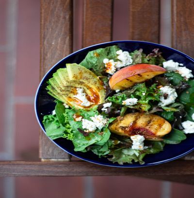 salata me rodakino kai mpaxarika fwto - salata me rodakino kai mpaxarika