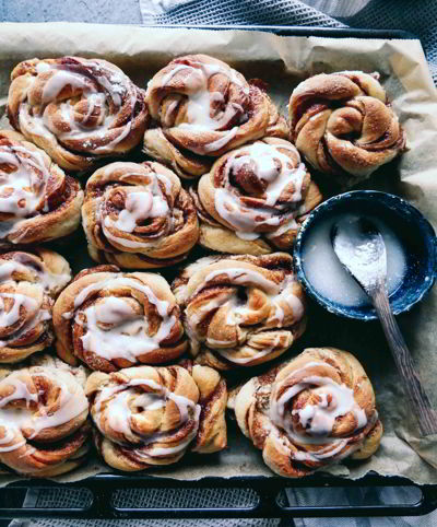 fwto - vegan cinammon rolls